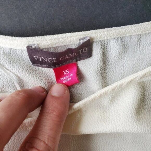 šVinceĀ Camutoā
Whiteāblouse - Picture 2 of 8